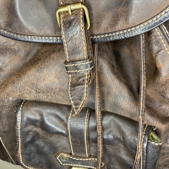 Vintage oversized leather backpack (1980’s) - Picture 4 of 16
